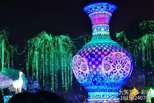 大型花瓶造型節日彩燈